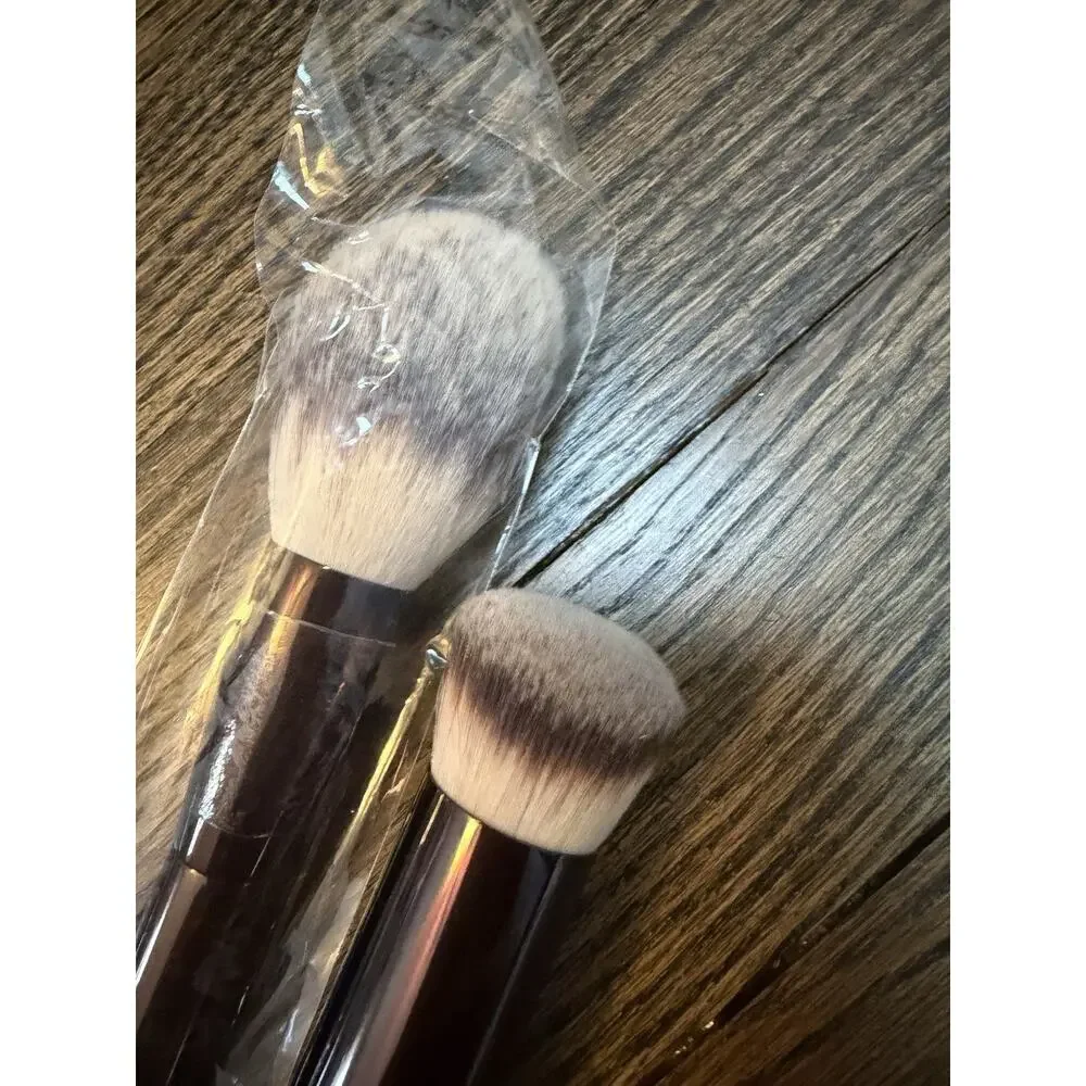 HOURGLASS Ambient Foundation Brush & Ambient Lighting Edit Brush NEW $120